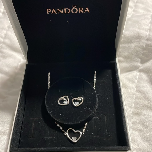 Silver 925 Pandora shape of heart earrings and necklace gift set - Picture 2 of 5